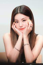 Their hairstyle and hair color were well . Hwang Yeji Itzy Asiachan Kpop Image Board