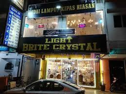 Pada 10 jun 1984, halacara baru dalam pembangunan kampung dan luar bandar yang dilancarkan oleh tun dr mahathir adalah usaha menyeluruh untuk memperbaiki taraf ekonomi masyarakat luar bandar. Satu Satunya Kedai Lighting Orang Melayu Yang Masih Bertahan Di Bandar Baru Ampang Minda Rakyat