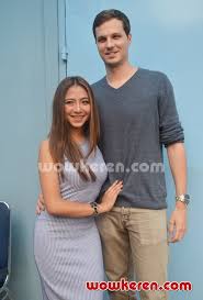 Ternyata artis yang satu ini juga piawai memainkan musik musik dj. Foto Nadia Vega Dan Suami Usai Mengisi Program Rumpi Foto 2 Dari 8