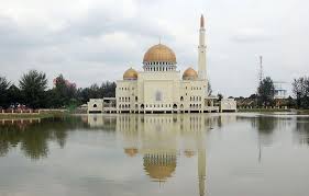 ✪ malaysia's 20 most beautiful/gorgeous mosques. Masjid Terapung As Salam Puchong Malaysia Aka Mosque On Mirror Mosque Masjid Beautiful Mosques
