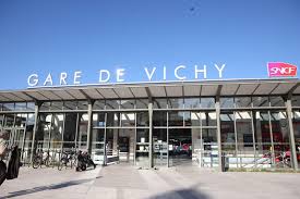 Vichy Tourisme Auvergne Scenes De Cure A Vichy Le Blog De Gilles Pudlowski Les Pieds Dans Le Plat