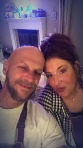 Country superstar Tim McGraw shaved his head recently.... SO naturally, KT  thought to do the same....