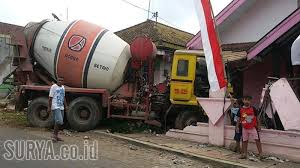 Modifikasi truk canter full modif modifikasi mobil truk 4×4. Rem Blong Saat Lewat Jalan Curam Truk Molen Tabrak Rumah Warga Di Malang Surya