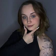 Вчинки, які мені подобаються: — Приїжджає, коли не чекаєш — Пише тоді, коли  ти думаєш про нього — Пам'ятає те, що ти сказала між рядків — Помічає, коли  тобі сумно, навіть якщо