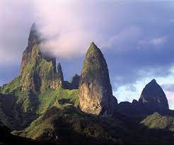 La population attend un nouvel appareil. Ua Pou The Archeological Island Of Marquesas Book With E Tahiti Travel