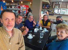  Ruiz Diaz, en reunión con los militantes del grupo peronista TERRÏCOLAS, que tambiem acompaña la candidatura de Damian Selci a la intendencia de Hurlingham .