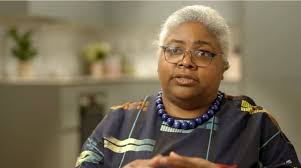 yourkitchen #channel5 #designhistory #kitchen #colour #yourkitchencolour  #paintpattern #chintz