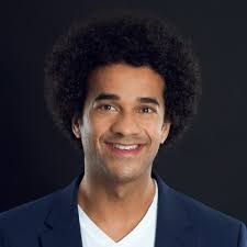 With former Arsenal and Barcelona star Alexander Song yesterday  Confederation Africaine de Football (CAF) Diaspora Trophy 🏆 your in  London. With the trophy itself.