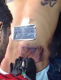 Mauricio ricardo pinilla ferrera (born 4 february 1984) is a chilean former professional footballer who played as a striker. Mauricio Pinilla Gets A Tattoo Of The Goal He Missed At World Cup Daily Mail Online
