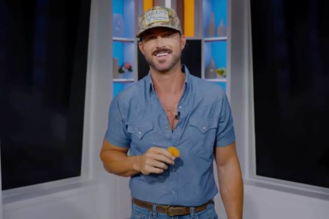 Riley Green Opens Up About Becoming the 'Mustache Guy,' Reveals Why It Could Help Him on 'The Voice' - Country Now