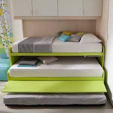 Dove prima dormivano in due, ora dormono in tre, senza occupare altro spazio. Letto A Castello Con Tre Letti