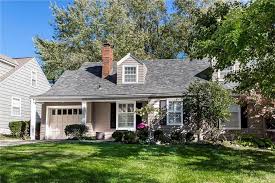 5507 Chadwick Rd Fairway Ks 66205 House Styles Building A House Home And Family