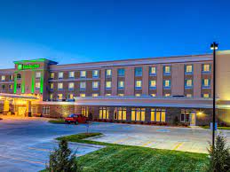 Yes, free parking is available to guests. Holiday Inn Richmond Hotel By Ihg
