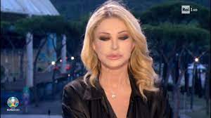 Maybe you would like to learn more about one of these? Oppsss Paola Ferrari Si Vedono Le Mutandine Youtube