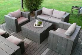 Romantische gartenlaube mit exzentrischem kronleuchter, metallstühlen und zarter tischverzierung. Holz Lounge Selber Bauen Holz Selber Bauen Holz Lounge Mobel Selber Bauen Wunderschon Holz Lounge Mobel Selber Bauen Holz Schreibtisch Selber Bauen