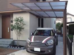Jika lahan di samping rumah tidak terpakai, maka tidak ada salahnya untuk memanfaatkan lahan tersebut sebagai garasi. Garasi Mobil Disamping Rumah Model Rumah Minimalis 2020