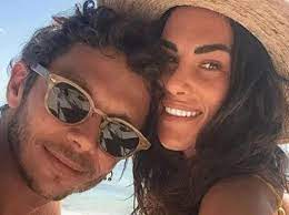 Ecco l'annuncio dell'arrivo della figlia del dottore valentino e la sua fidanzata francesca sofia novello hanno rivelato sui social la lieta notizia. Valentino Rossi Francesca Novello La Fidanzata Superato Il Test Di Convivenza Corriere It
