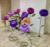 Looking for a base with vertical pole to create giant ...