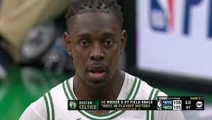 大概只有塞爾特人可以在這種情況下，仍然戰到最後，全場射失45球三分（射60中15），正選中鋒Kristaps  Porzingis因病只能上陣13分鐘，仍然能迫令紐約人打到加時。領先20分斷送好局，都係果句，成也三分，敗也三分。 攻入29分的Jalen  Brunson在第四節尾段一度接掌球賽，可是 ...