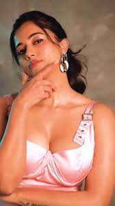 Anju Kurian in pink 🩷 beauty 😍 clicks anjukuri..