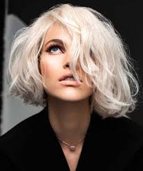 In questo articolo l'hairstylist george northwood spiega perché è la scelta giusta per . Tagli Capelli Medi Inverno 2022 In 160 Immagini