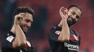 Hakan calhanoglu ekmegi yerden kaldirip öpüyor respekt vor brot bayer leverkusen vs. Leverkusen Duo S Hilarious Salt Bae Celebration Goal Com