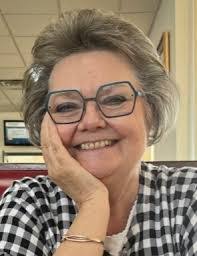 Julie Visser's Instagram, Twitter & Facebook