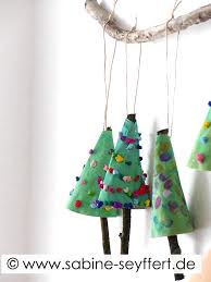 Weitere ideen zu lapbook vorlagen, lapbook ideen, vorlagen. Diy Mit Kindern Weihnachtsgeschenke Basteln Weihnachtsbaum Aus Kaffeefilter Als Deko Anhanger Blog Sabine Seyffert