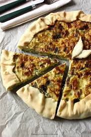 Rosolate in padella i porri con poco olio extravergine di oliva e il finocchietto selvatico fresco, aggiungete i brodi star verdure e terminate la cottura per 5. Torta Salata Ai Porri E Crescenza Profumo Di Cannella E Cioccolato