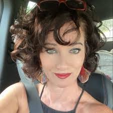 Robin Morlock's Instagram, Twitter & Facebook