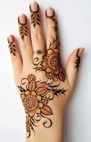 A Beautiful Fusion Twist On The Classic Arabic Mehndi Are The Dubai Mehndi Designs Henna Flower Designs Henna Tattoo Designs Flower Henna