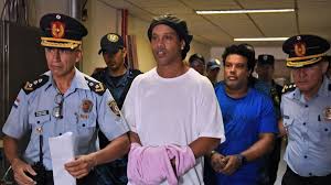 Игнорил «зенит» и попал в «динамо». Ronaldinho Nach Niederlage Vor Gericht Weiter Unter Hausarrest Eurosport