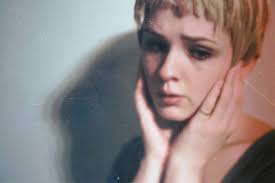 I always wondered what the real, filmmaking reason was that in the film rosemary's baby, mia farrow got that horrible, manly haircut halfway through the film. Rookie Spawn Of Satan Chic
