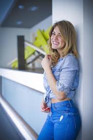 Provides a report on the performance of the momentos toc show channel's subscriber ranking, average views, super chat revenue, and paid advertising content. Nayara Vit Image