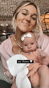 Honey Robertson's Instagram, Twitter & Facebook