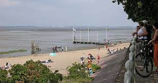 De stadt varel liggt an de süüdküst vun'n jadebusen op een geesttung, de in'n. Dangast Varel Friesland Nordseeurlaub Buchen