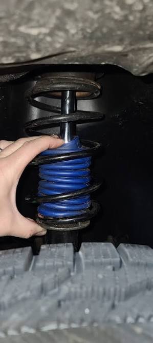 Are bump stops normal with 2k miles on smart car springs?