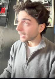 Performance molto bella e triste.❤️‍🩹