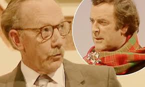 Mr moore was knighted by britain's queen elizabeth ii for his fundraising efforts. Captain Tom Moore War Veteran Centenarian And Fundraiser Daily Mail Online