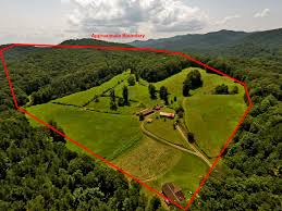 A provincially licensed (#613101) and municipally zoned quarry, the nipissing diabase trap rock formation has been surveyed to include at least 4.8 million cubic meters of rock above water level, making this an excellent investment opportunity. 100 Acres In Fannin County Georgia