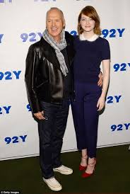 Birdman Or The Unexpected Virtue Of Ignorance Rotten Tomatoes Michael Keaton Dons Youthful Outfit As He Poses Beside Emma Stone Michael Keaton Emma Stone Emma Stone Style