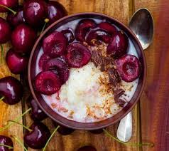 Ayurveda Sommerporridge Mit Reisflocken Saftigen Kirschen Rohkakao Reisflocken Ayurvedische Rezepte Porridge