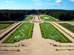 Le Jardin A La Francaise Chateau De Vaux Le Vicomte En 2020 Jardin Francais Chateau De Val Vaux Le Vicomte