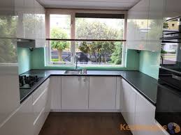 mintgroen glazen keukenachterwand zeegroene groene glas spatwand achterwand mintgreen green glass splashback kitchen mi keuken achterwand keuken thuis