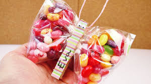 Die kreuzstichvorlage weist einen wunderschönen schmetterling mit strahlenden roten und dunkelblauen flügeln auf. Schmetterling Basteln Gefullt Mit Sussigkeiten Tolles Geschenk Auf Dem Kindergeburtstag Youtube