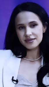 Alyssa Weil's Instagram, Twitter & Facebook