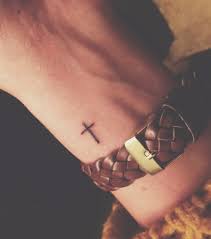 So wird die ganze welt wissen, wer sie sind und welche prinzipien und ideen sie repräsentieren. Kreuz Tattoo 20 Tattoo Ideen Zur Inspiration