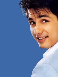 Hania Aamir pays tribute to Deepika Padukone's iconic 'Om Shanti Om' role,  stuns in a Rahul Misra gown