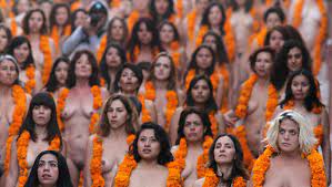 Aktion in Mexiko - Über 100 Frauen posieren nackt für US-Fotokünstler |  krone.at