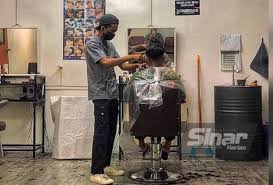 Scarlett johansson menambah daftar panjang aktris dan musisi yang membuat brand kecantikan secara global mengikuti jejak rihanna, lady gaga, millie bobbie brown, jessica alba, hingga drew barrymore. Hairdressers Barbers Want They Be Allowed To Resume Business Astro Awani